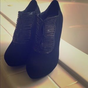 Black suede heels wore once size 8 1/2